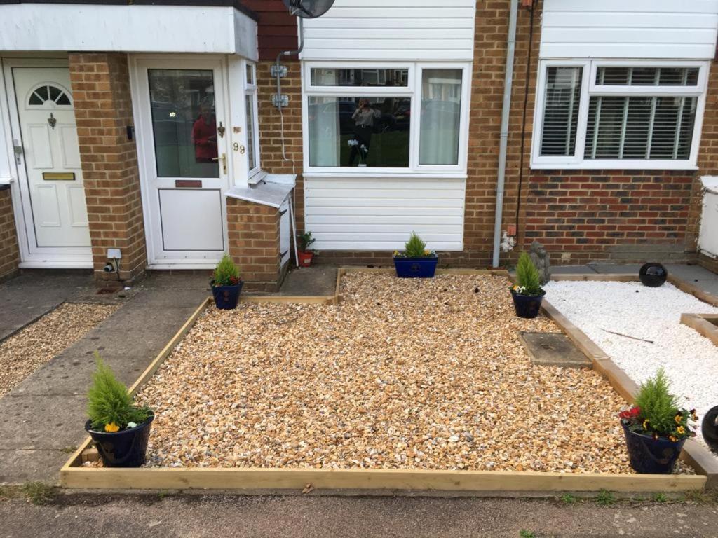 Kb99 Comfy 2 Bedroom House In Horsham, Pets Very Welcome With Easy Links To London And Gatwick Dış mekan fotoğraf
